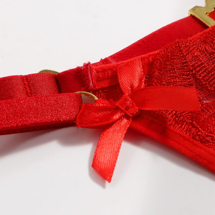 DIY – stringi z personalizowanym motywem liścia