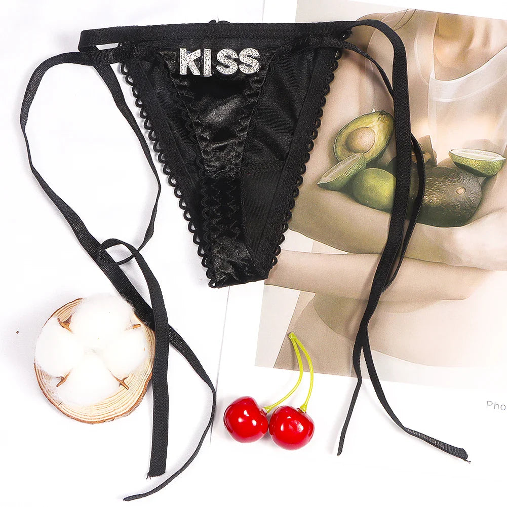 Personalizowane jedwabiste stringi