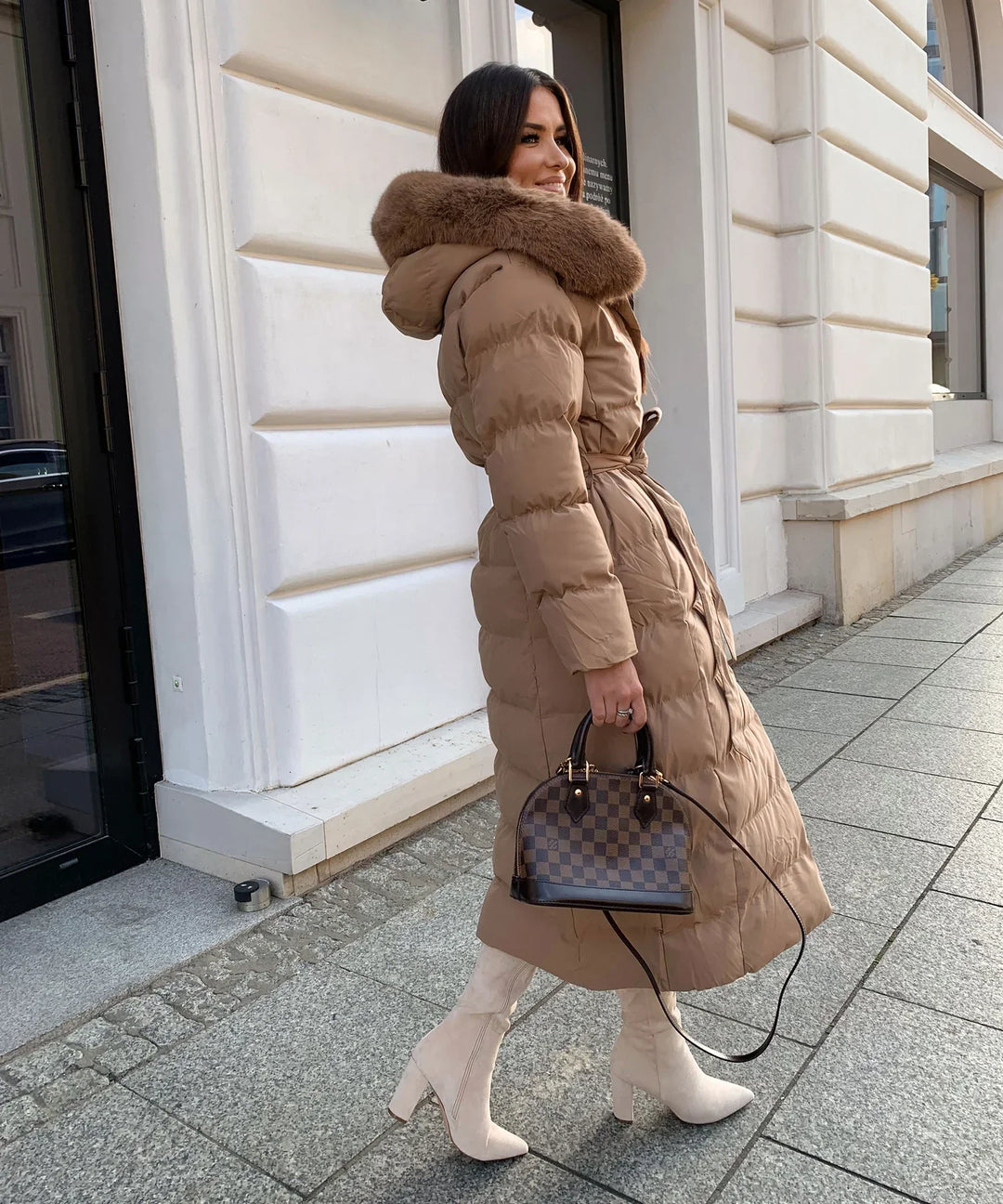 Novara™ | Stylowa Zimowa Kurtka z Kapturem i Sztucznym Futrem